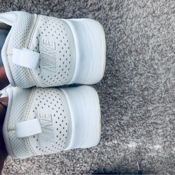 Women's Cream/White Nike Sneaker Size 6 - Picture 4 of 7